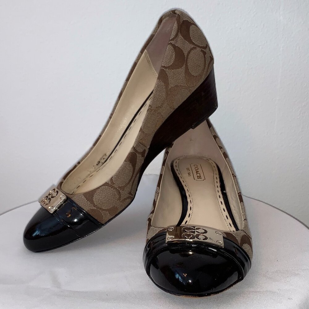 Coach Khaki Sig CC Pattern Close Toe Wedge Dress Shoes w/Gold CC Hardware - Picture 3 of 7